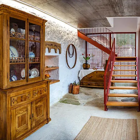 Quinta De Chousas - - *