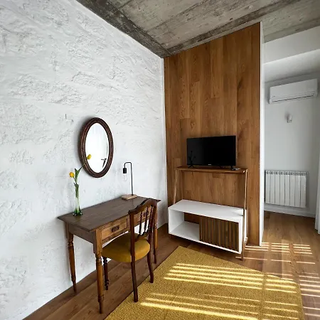 Quinta De Chousas - - *